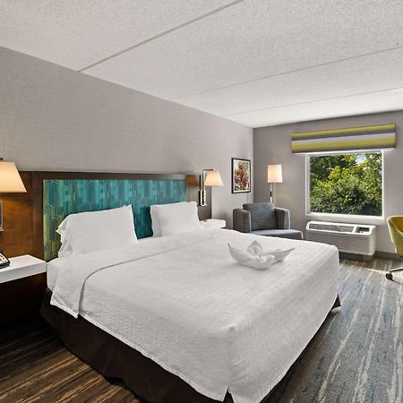 Hampton Inn & Suites Poughkeepsie Spackenkill Exterior foto